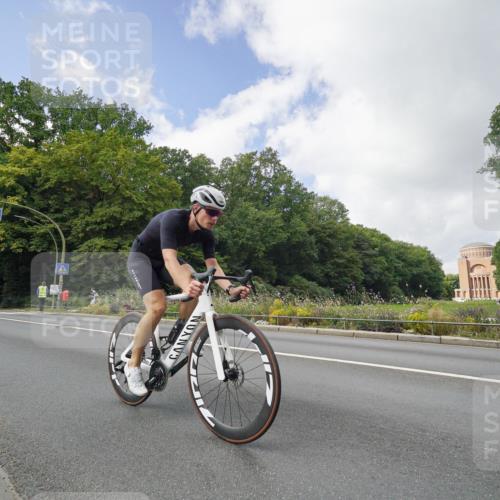 14.09.2025 - Stadtparktriathlon Michael Burmester http://msf.ph/oto/8894019 14.09.2025 12:04:08 Radfahren 1026, 1071, 1217 meine-sportfotos.de
