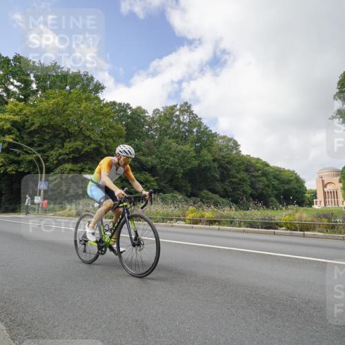 14.09.2025 - Stadtparktriathlon Michael Burmester http://msf.ph/oto/8894021 14.09.2025 12:04:16 Radfahren 1071, 1132, 1197, 1217 meine-sportfotos.de