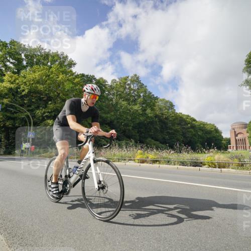 14.09.2025 - Stadtparktriathlon Michael Burmester http://msf.ph/oto/8894053 14.09.2025 12:05:15 Radfahren 1040, 1083, 1143, 1155, 1159, 1160 meine-sportfotos.de