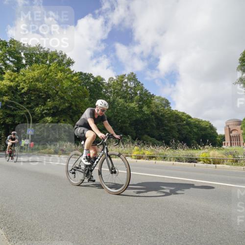 14.09.2025 - Stadtparktriathlon Michael Burmester http://msf.ph/oto/8894060 14.09.2025 12:05:28 Radfahren 1061, 1083, 1088, 1102, 1112, 1155, 1219 meine-sportfotos.de
