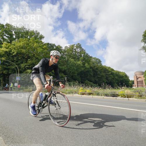 14.09.2025 - Stadtparktriathlon Michael Burmester http://msf.ph/oto/8894067 14.09.2025 12:05:41 Radfahren 1084, 1101, 1128 meine-sportfotos.de