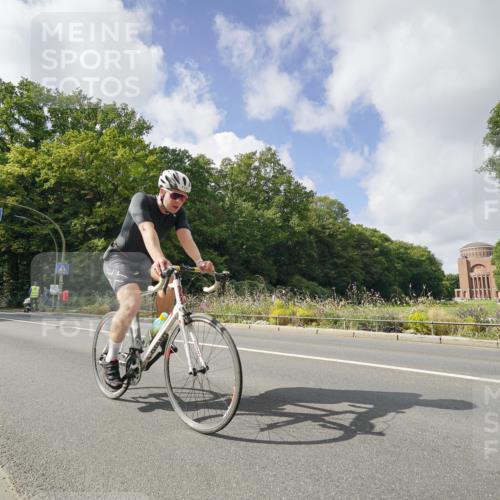 14.09.2025 - Stadtparktriathlon Michael Burmester http://msf.ph/oto/8894080 14.09.2025 12:06:12 Radfahren 1059, 1137, 1180 meine-sportfotos.de