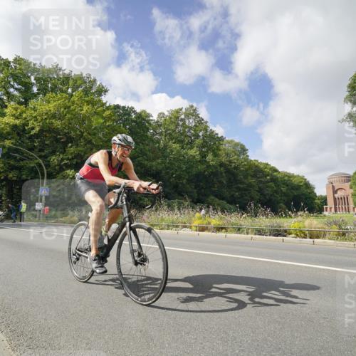 14.09.2025 - Stadtparktriathlon Michael Burmester http://msf.ph/oto/8894082 14.09.2025 12:06:14 Radfahren 1059, 1137, 1180 meine-sportfotos.de