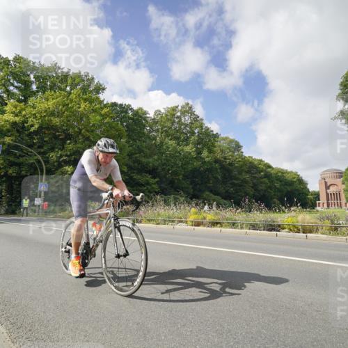14.09.2025 - Stadtparktriathlon Michael Burmester http://msf.ph/oto/8894083 14.09.2025 12:06:16 Radfahren 1059, 1121, 1137, 1180 meine-sportfotos.de