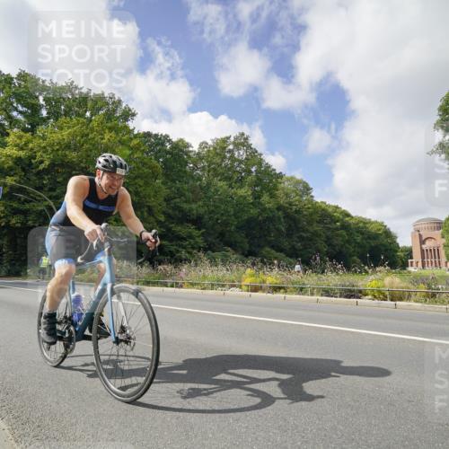 14.09.2025 - Stadtparktriathlon Michael Burmester http://msf.ph/oto/8894084 14.09.2025 12:06:24 Radfahren 1121, 1122 meine-sportfotos.de