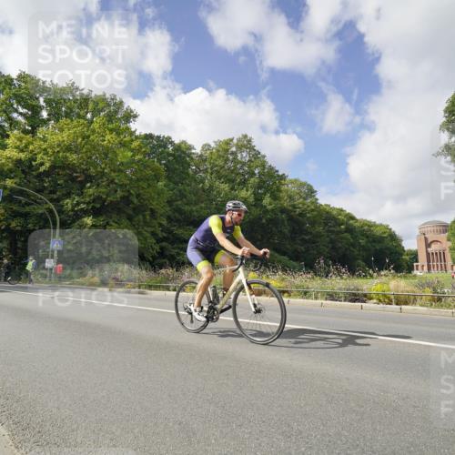 14.09.2025 - Stadtparktriathlon Michael Burmester http://msf.ph/oto/8894093 14.09.2025 12:07:03 Radfahren 1054, 1066 meine-sportfotos.de