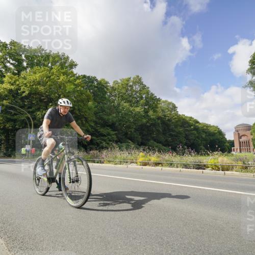 14.09.2025 - Stadtparktriathlon Michael Burmester http://msf.ph/oto/8894151 14.09.2025 12:09:17 Radfahren 1220 meine-sportfotos.de