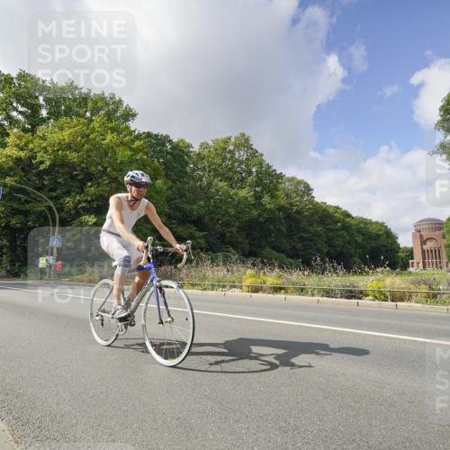 14.09.2025 - Stadtparktriathlon Michael Burmester http://msf.ph/oto/8894153 14.09.2025 12:09:27 Radfahren 1158 meine-sportfotos.de