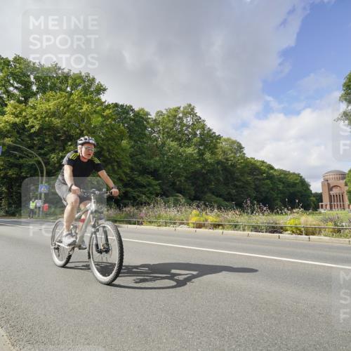 14.09.2025 - Stadtparktriathlon Michael Burmester http://msf.ph/oto/8894183 14.09.2025 12:10:35 Radfahren 1117, 1157, 1169 meine-sportfotos.de