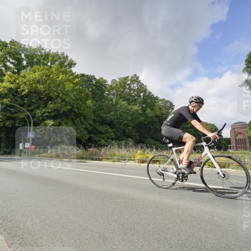 14.09.2025 - Stadtparktriathlon Michael Burmester http://msf.ph/oto/8894189 14.09.2025 12:10:52 Radfahren 1022, 1133, 1205 meine-sportfotos.de