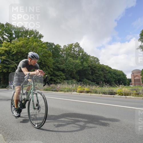 14.09.2025 - Stadtparktriathlon Michael Burmester http://msf.ph/oto/8894190 14.09.2025 12:11:02 Radfahren 1108, 1144, 1170 meine-sportfotos.de