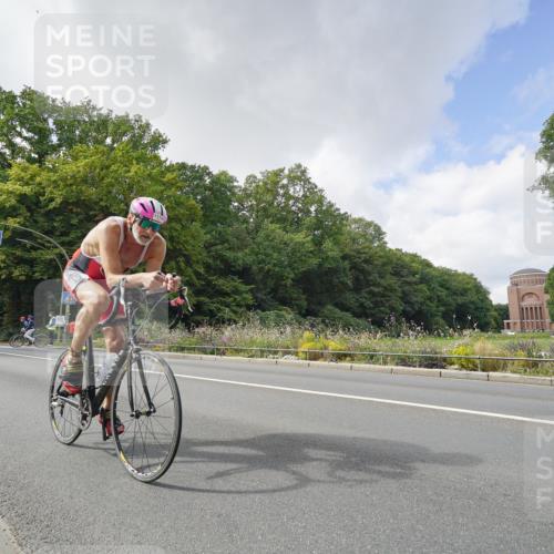 14.09.2025 - Stadtparktriathlon Michael Burmester http://msf.ph/oto/8894192 14.09.2025 12:11:03 Radfahren 1108, 1144, 1170 meine-sportfotos.de