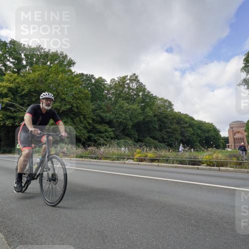 14.09.2025 - Stadtparktriathlon Michael Burmester http://msf.ph/oto/8894205 14.09.2025 12:11:44 Radfahren 1079, 1094, 1217 meine-sportfotos.de