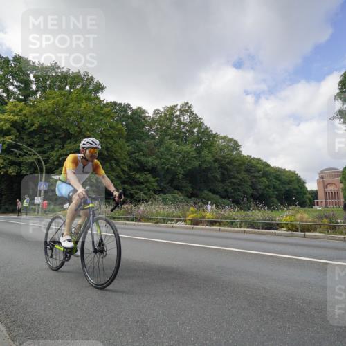 14.09.2025 - Stadtparktriathlon Michael Burmester http://msf.ph/oto/8894206 14.09.2025 12:11:51 Radfahren 1189, 1217 meine-sportfotos.de