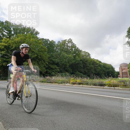 14.09.2025 - Stadtparktriathlon Michael Burmester http://msf.ph/oto/8894247 14.09.2025 12:14:12 Radfahren 1180, 1199 meine-sportfotos.de