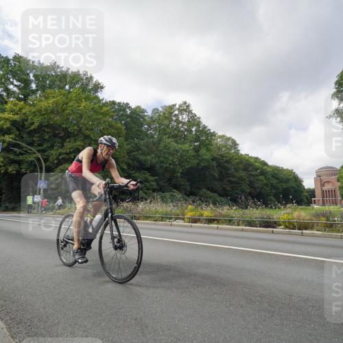 14.09.2025 - Stadtparktriathlon Michael Burmester http://msf.ph/oto/8894249 14.09.2025 12:14:12 Radfahren 1180, 1199 meine-sportfotos.de