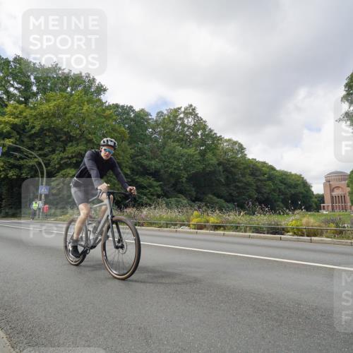 14.09.2025 - Stadtparktriathlon Michael Burmester http://msf.ph/oto/8894251 14.09.2025 12:14:25 Radfahren 1088, 1124 meine-sportfotos.de