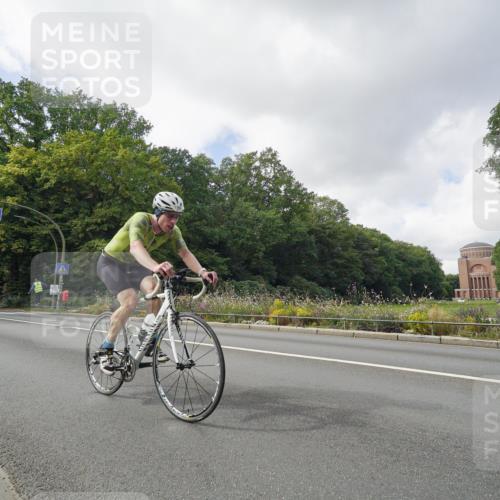 14.09.2025 - Stadtparktriathlon Michael Burmester http://msf.ph/oto/8894253 14.09.2025 12:14:37 Radfahren 1121, 1168 meine-sportfotos.de