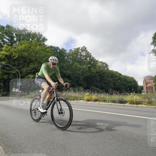14.09.2025 - Stadtparktriathlon Michael Burmester http://msf.ph/oto/8894255 14.09.2025 12:14:45 Radfahren 1121, 1209 meine-sportfotos.de