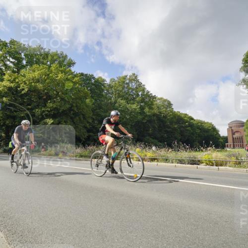 14.09.2025 - Stadtparktriathlon Michael Burmester http://msf.ph/oto/8894293 14.09.2025 12:16:34 Radfahren 1057, 1098, 1150, 1182, 1187, 1301 meine-sportfotos.de
