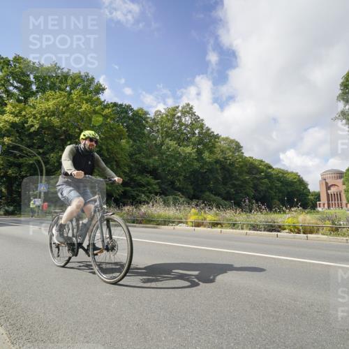 14.09.2025 - Stadtparktriathlon Michael Burmester http://msf.ph/oto/8894372 14.09.2025 12:19:54 Radfahren 1117, 1128 meine-sportfotos.de