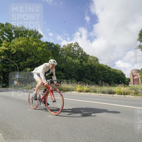 14.09.2025 - Stadtparktriathlon Michael Burmester http://msf.ph/oto/8894373 14.09.2025 12:20:07 Radfahren 1123, 1155 meine-sportfotos.de