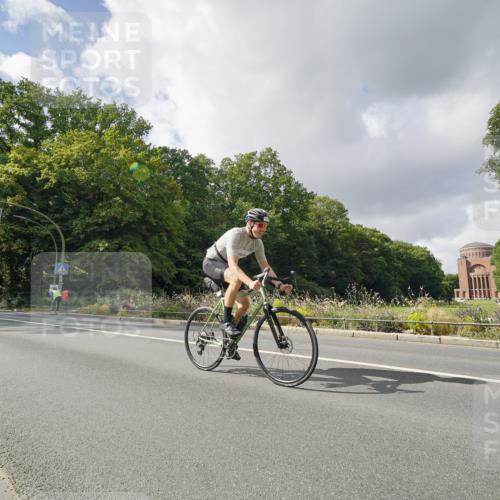 14.09.2025 - Stadtparktriathlon Michael Burmester http://msf.ph/oto/8894579 14.09.2025 12:28:28 Radfahren 1122, 1169 meine-sportfotos.de