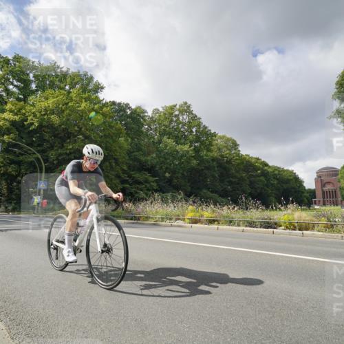 14.09.2025 - Stadtparktriathlon Michael Burmester http://msf.ph/oto/8894586 14.09.2025 12:28:55 Radfahren 1151, 1213, 1264, 1315 meine-sportfotos.de
