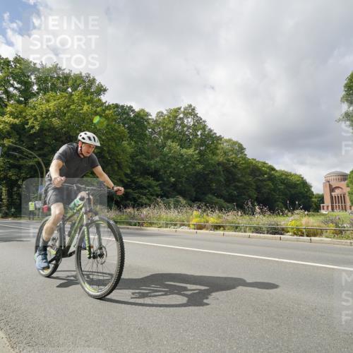 14.09.2025 - Stadtparktriathlon Michael Burmester http://msf.ph/oto/8894722 14.09.2025 12:35:06 Radfahren 1220, 1242, 1300 meine-sportfotos.de