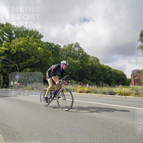 14.09.2025 - Stadtparktriathlon Michael Burmester http://msf.ph/oto/8894753 14.09.2025 12:36:08 Radfahren 1176, 1286, 1399 meine-sportfotos.de