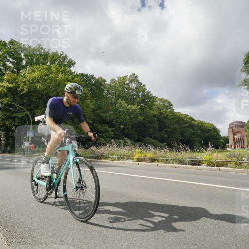 14.09.2025 - Stadtparktriathlon Michael Burmester http://msf.ph/oto/8894766 14.09.2025 12:36:50 Radfahren 1151, 1298, 1311, 1315, 1361, 1365, 1380, 1405 meine-sportfotos.de