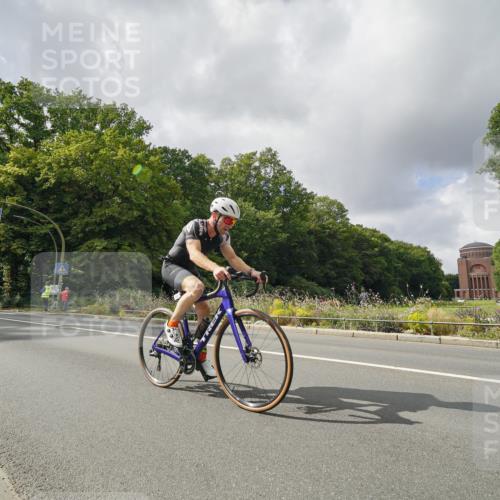 14.09.2025 - Stadtparktriathlon Michael Burmester http://msf.ph/oto/8894775 14.09.2025 12:37:01 Radfahren 1215, 1293, 1315, 1380, 1388 meine-sportfotos.de