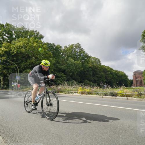 14.09.2025 - Stadtparktriathlon Michael Burmester http://msf.ph/oto/8894777 14.09.2025 12:37:06 Radfahren 1215, 1293, 1388 meine-sportfotos.de