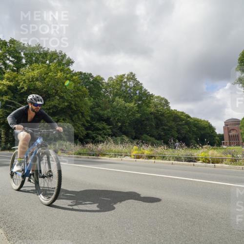 14.09.2025 - Stadtparktriathlon Michael Burmester http://msf.ph/oto/8894778 14.09.2025 12:37:07 Radfahren 1215, 1293, 1388 meine-sportfotos.de