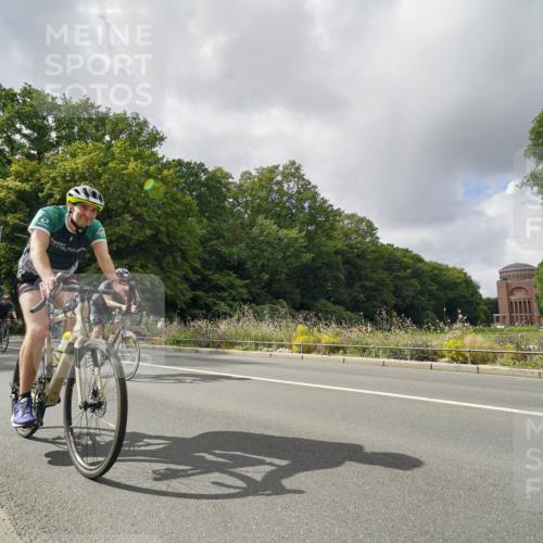14.09.2025 - Stadtparktriathlon Michael Burmester http://msf.ph/oto/8894779 14.09.2025 12:37:16 Radfahren 1200, 1283, 1322, 1356, 1367, 1381, 1386, 1404, 1407 meine-sportfotos.de