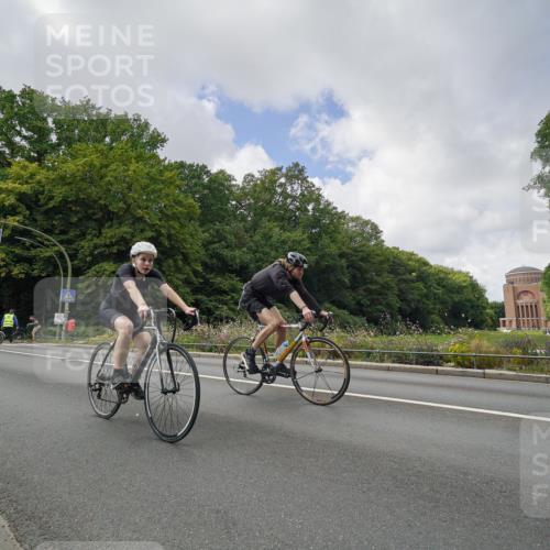 14.09.2025 - Stadtparktriathlon Michael Burmester http://msf.ph/oto/8894846 14.09.2025 12:39:28 Radfahren 1251, 1278, 1360 meine-sportfotos.de
