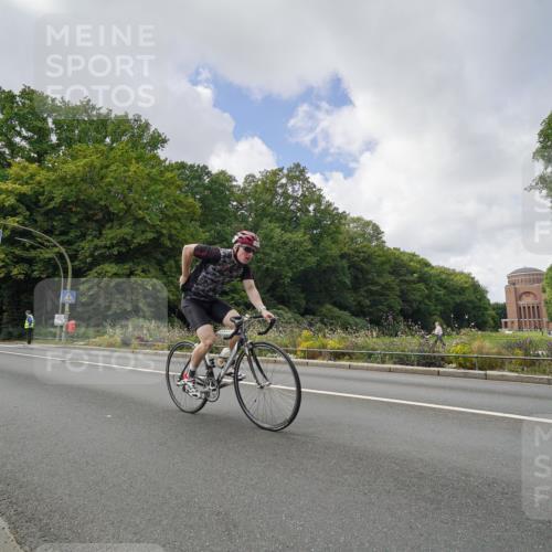 14.09.2025 - Stadtparktriathlon Michael Burmester http://msf.ph/oto/8894847 14.09.2025 12:39:38 Radfahren 1317, 1321, 1410, 1417 meine-sportfotos.de