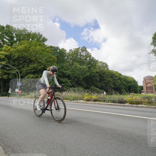 14.09.2025 - Stadtparktriathlon Michael Burmester http://msf.ph/oto/8894848 14.09.2025 12:39:42 Radfahren 1317, 1321, 1335, 1394, 1410, 1417 meine-sportfotos.de