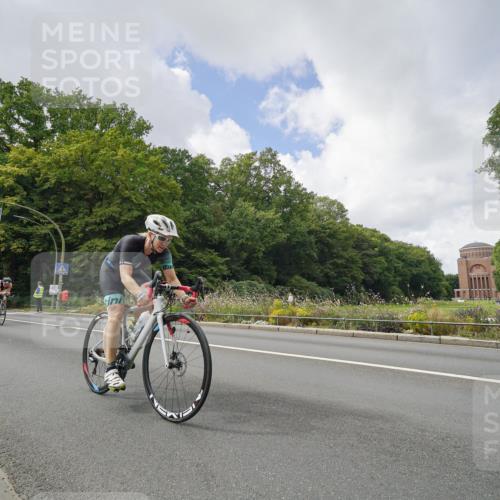 14.09.2025 - Stadtparktriathlon Michael Burmester http://msf.ph/oto/8894850 14.09.2025 12:39:45 Radfahren 1317, 1321, 1335, 1394, 1417 meine-sportfotos.de