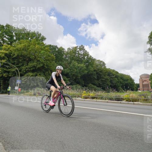 14.09.2025 - Stadtparktriathlon Michael Burmester http://msf.ph/oto/8894855 14.09.2025 12:39:54 Radfahren 1301, 1327, 1394 meine-sportfotos.de