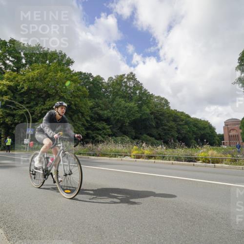14.09.2025 - Stadtparktriathlon Michael Burmester http://msf.ph/oto/8894889 14.09.2025 12:41:05 Radfahren 1222, 1272, 1384, 1419 meine-sportfotos.de