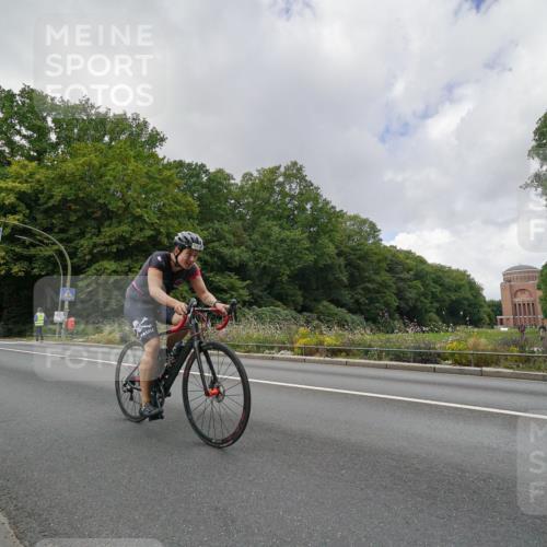 14.09.2025 - Stadtparktriathlon Michael Burmester http://msf.ph/oto/8894939 14.09.2025 12:43:17 Radfahren 1223 meine-sportfotos.de