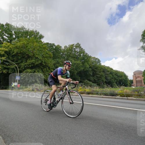 14.09.2025 - Stadtparktriathlon Michael Burmester http://msf.ph/oto/8894959 14.09.2025 12:44:07 Radfahren 1246, 1386, 1388 meine-sportfotos.de