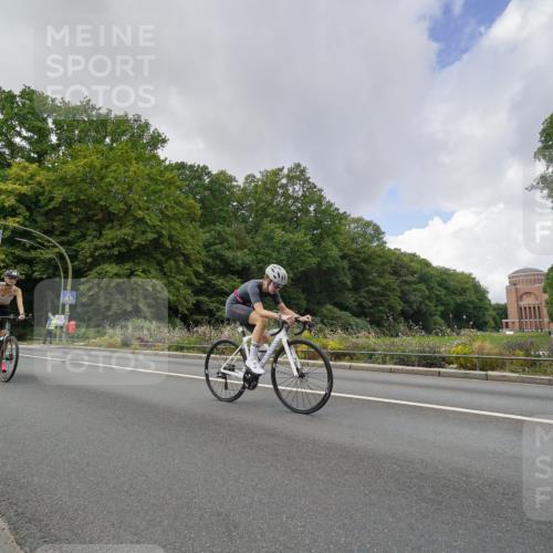 14.09.2025 - Stadtparktriathlon Michael Burmester http://msf.ph/oto/8894968 14.09.2025 12:44:33 Radfahren 1264, 1286, 1324, 1350, 1356, 1377 meine-sportfotos.de