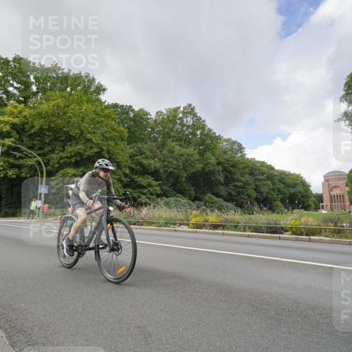 14.09.2025 - Stadtparktriathlon Michael Burmester http://msf.ph/oto/8894971 14.09.2025 12:44:39 Radfahren 1286, 1307, 1324, 1350, 1381 meine-sportfotos.de