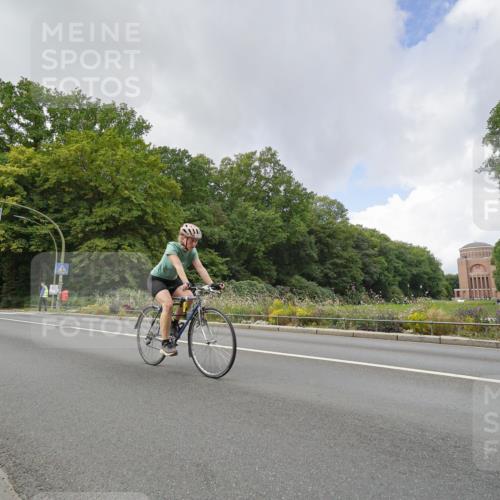 14.09.2025 - Stadtparktriathlon Michael Burmester http://msf.ph/oto/8894975 14.09.2025 12:44:43 Radfahren 1307, 1324, 1350, 1381 meine-sportfotos.de