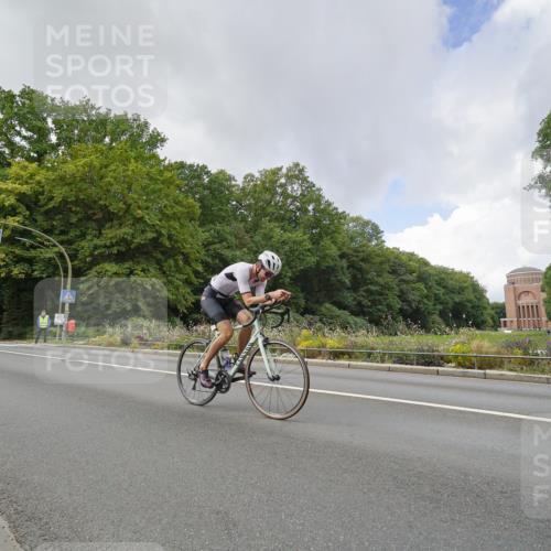 14.09.2025 - Stadtparktriathlon Michael Burmester http://msf.ph/oto/8894976 14.09.2025 12:44:45 Radfahren 1307, 1324, 1350, 1381, 1404 meine-sportfotos.de