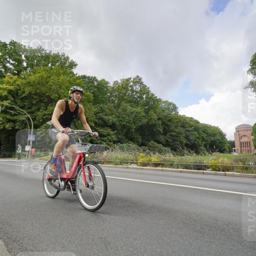 14.09.2025 - Stadtparktriathlon Michael Burmester http://msf.ph/oto/8894979 14.09.2025 12:44:56 Radfahren 1293, 1311, 1315, 1351, 1404 meine-sportfotos.de