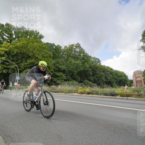 14.09.2025 - Stadtparktriathlon Michael Burmester http://msf.ph/oto/8894983 14.09.2025 12:45:04 Radfahren 1293, 1311, 1322, 1340, 1392 meine-sportfotos.de