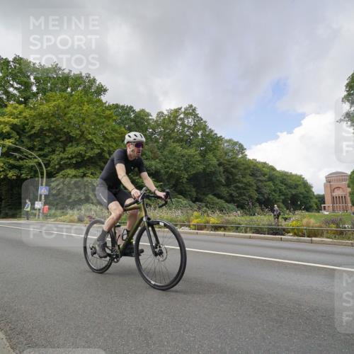 14.09.2025 - Stadtparktriathlon Michael Burmester http://msf.ph/oto/8894996 14.09.2025 12:45:43 Radfahren 1308, 1344, 1345, 1359 meine-sportfotos.de